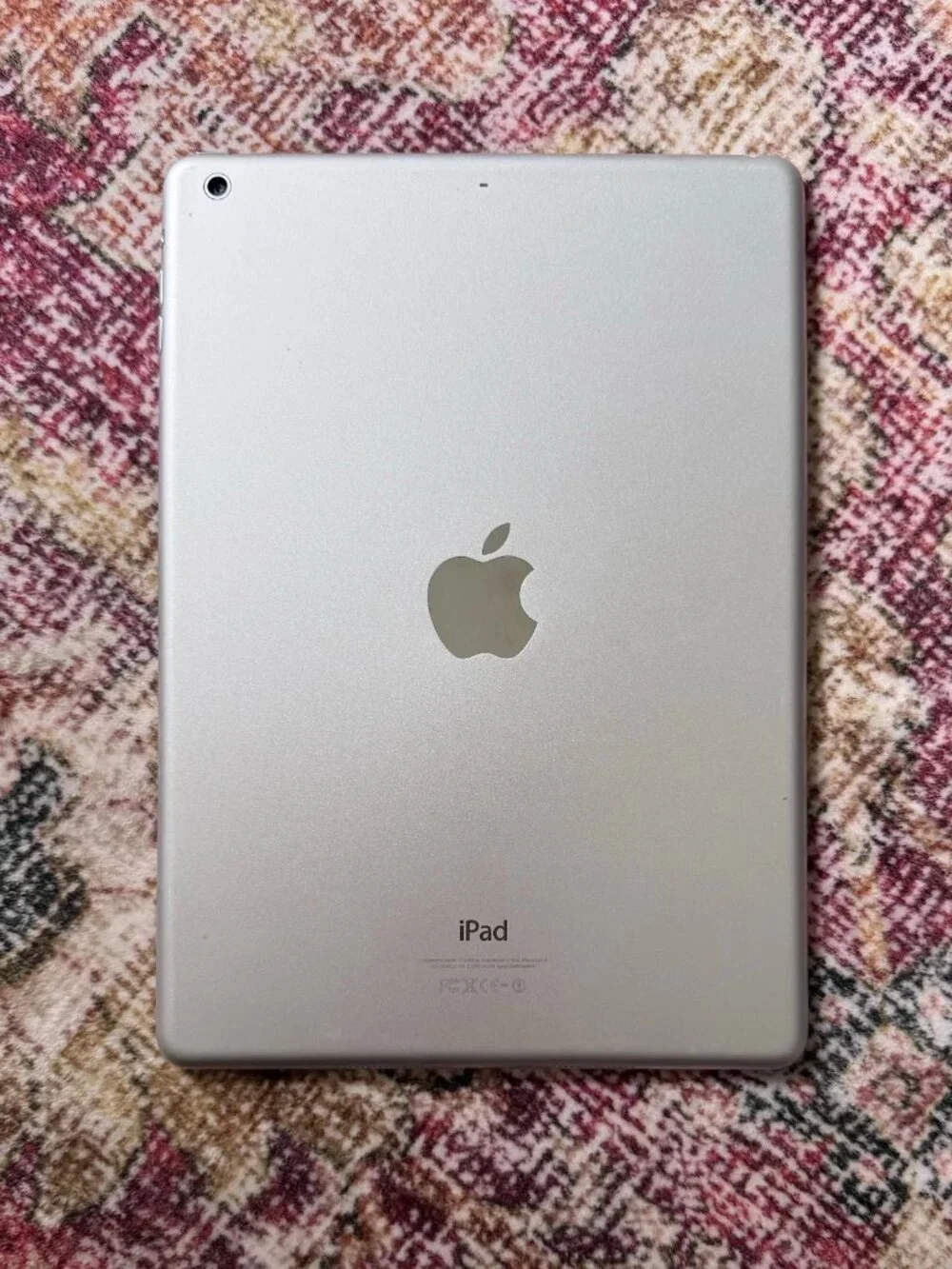 USED - GREAT CONDITION iPad Air (1st Generation), 32GB, Silver, Wi-Fi only